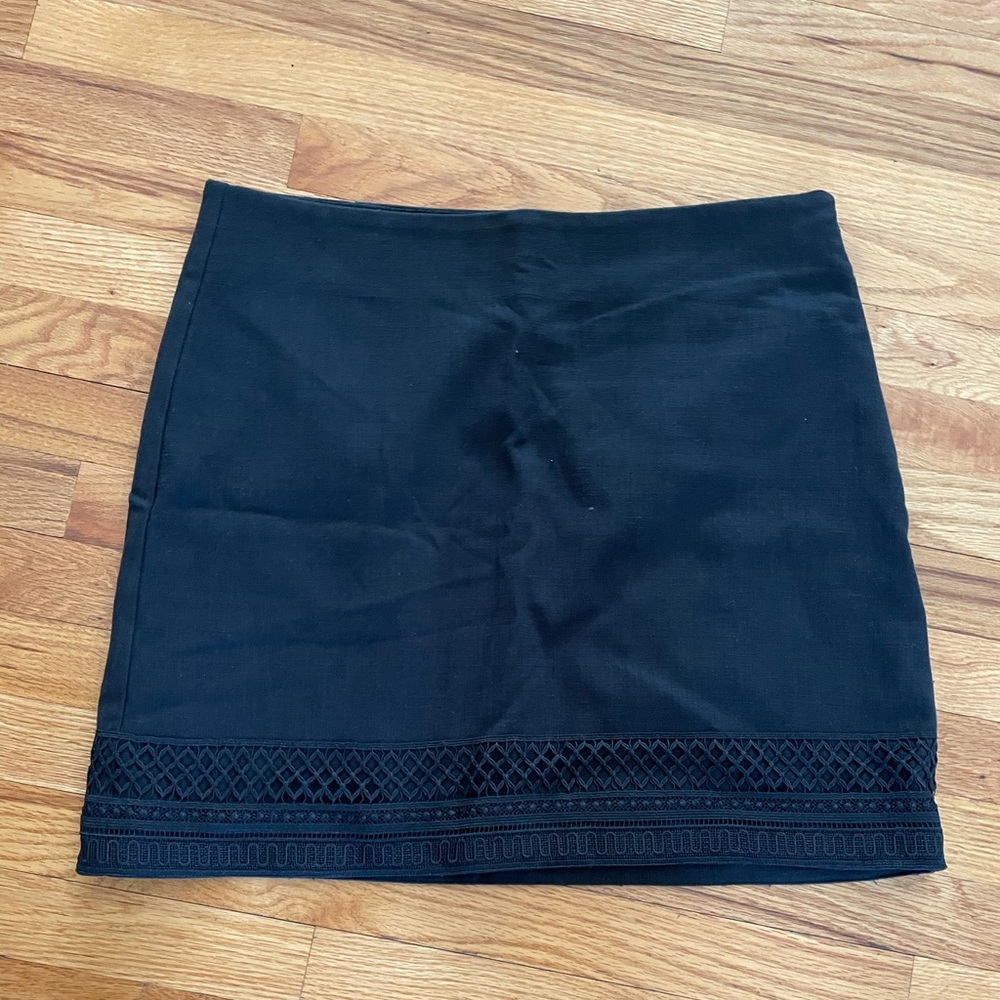 Loft structured skirt with embroidered detailing